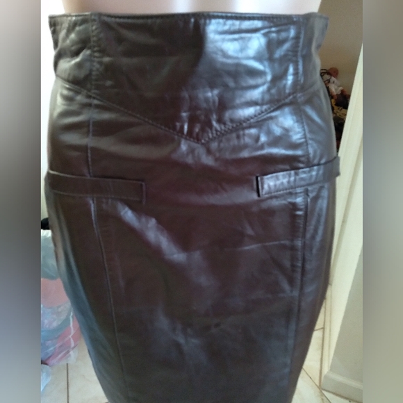 VINTAGE LEATHER SKIRT DK. BROWN (WAIST 13 IN.) BY TOFFS PERFECT CONDITION - Picture 4 of 7